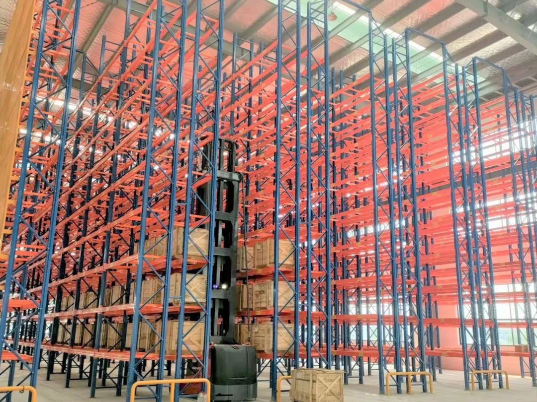 米瑪窄巷道三向叉車(chē).jpg 米瑪窄巷道三向叉車(chē).jpg