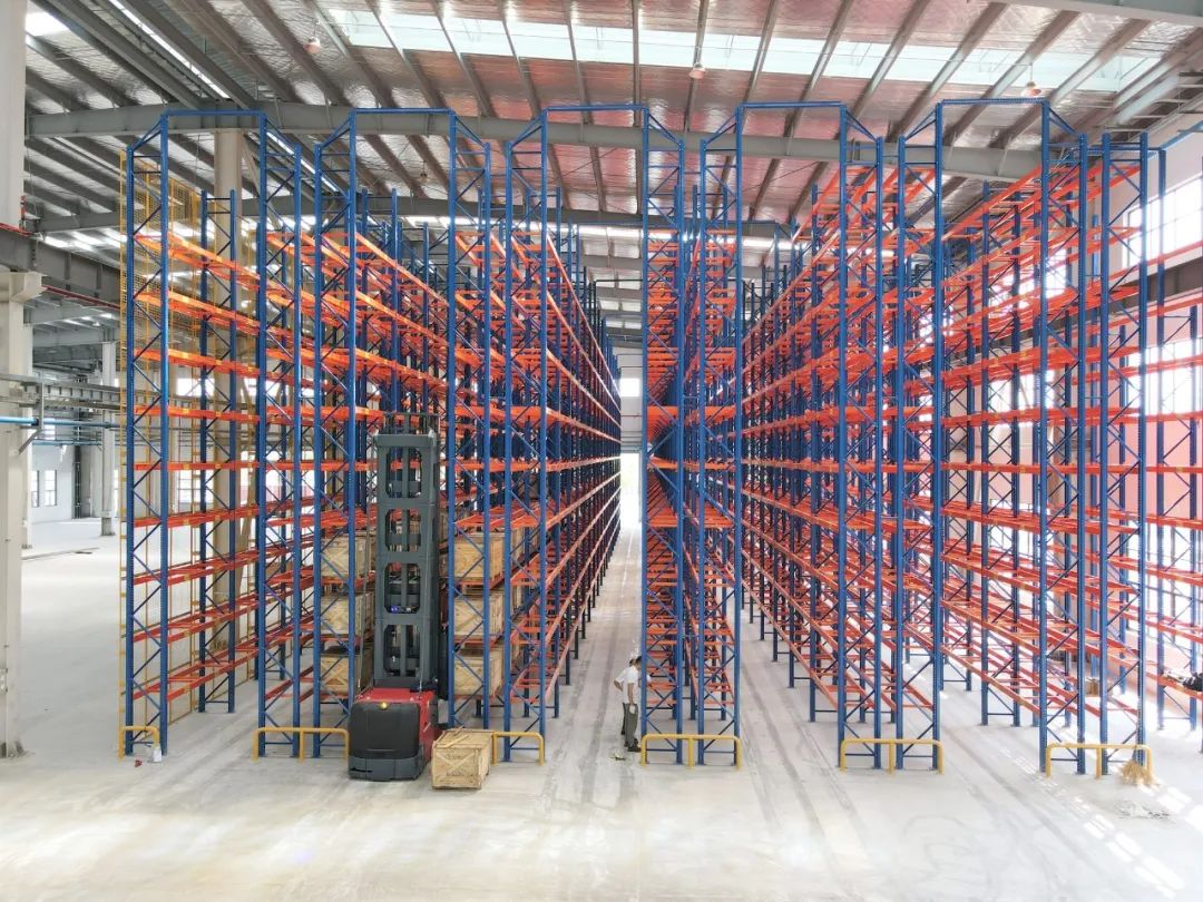 米瑪電動(dòng)三向叉車(chē).jpg 米瑪電動(dòng)三向叉車(chē).jpg