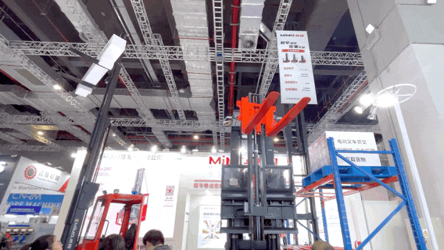 米瑪三向叉車(chē)演示.gif