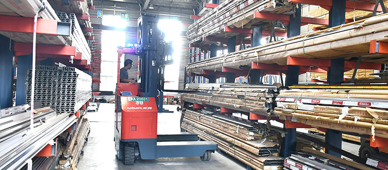 米瑪四向前移式叉車(chē).jpg 米瑪四向前移式叉車(chē).jpg