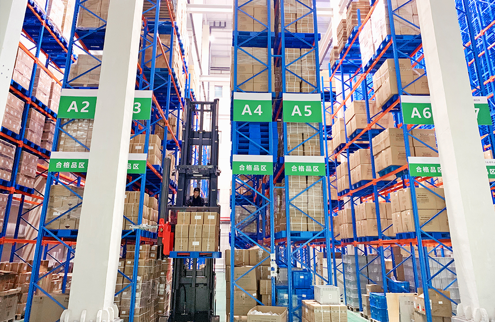 米瑪MiMA窄巷道三向叉車(chē).jpg 米瑪MiMA窄巷道三向叉車(chē).jpg