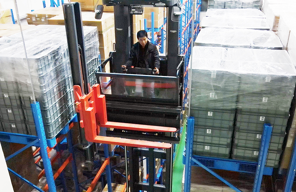 米瑪窄巷道三向叉車(chē).jpg 米瑪窄巷道三向叉車(chē).jpg