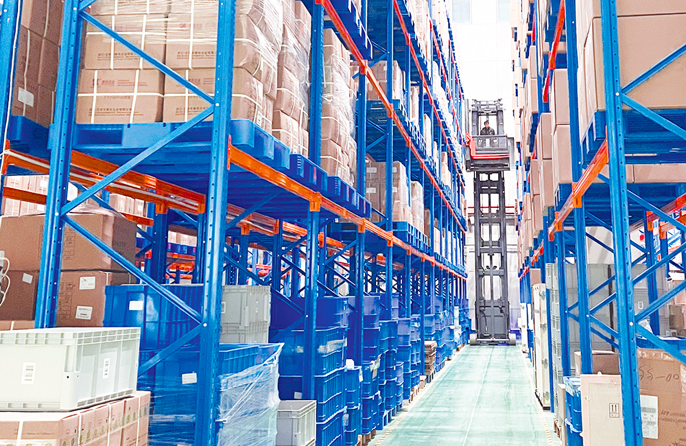 米瑪三向電動(dòng)叉車(chē).jpg 米瑪三向電動(dòng)叉車(chē).jpg